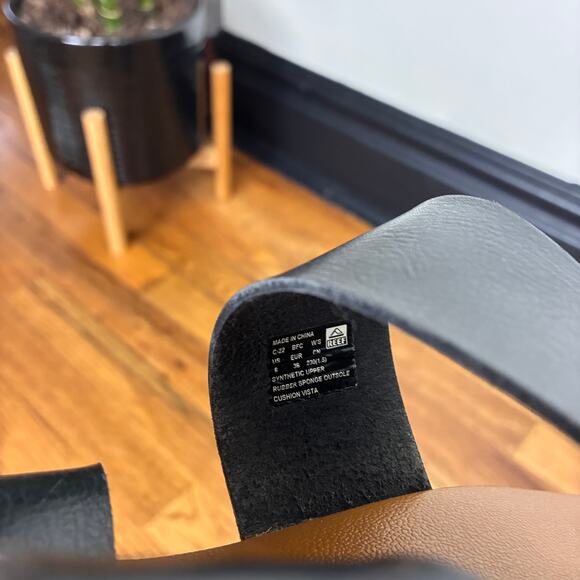 Reef Sandals - Picture 4 of 5